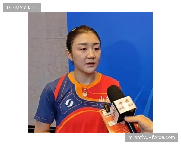 陈梦随便一站,手上那块表把我钱包吓得自动收起来 陈梦随便一站,手上那块表把我钱包吓得自动收起来
